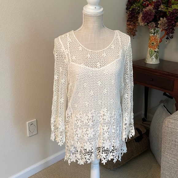 White blouse with attached under tank - Picture 1 of 4